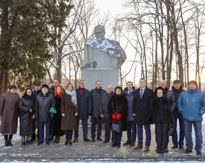 Сопредседатель партии «Зелёные» Сергей Ревин принял участие в церемонии возложения цветов к памятнику Сергея Королёва