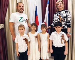 «Зелёные» Крыма подарили детям раскраски ко Дню Героев Отечества