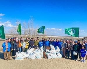 Якутские «Зелёные» собрали 60 мешков мусора на берегу реки Лены