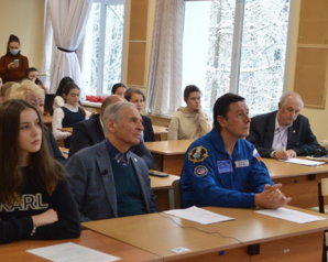 Сопредседатель партии «Зелёные» Сергей Ревин провёл урок по биологическим экспериментам на МКС 