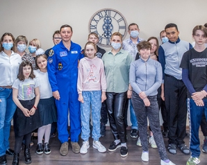 Воспитанники центра для детей-сирот встретились с сопредседателем партии «Зелёные» космонавтом Сергеем Ревиным 