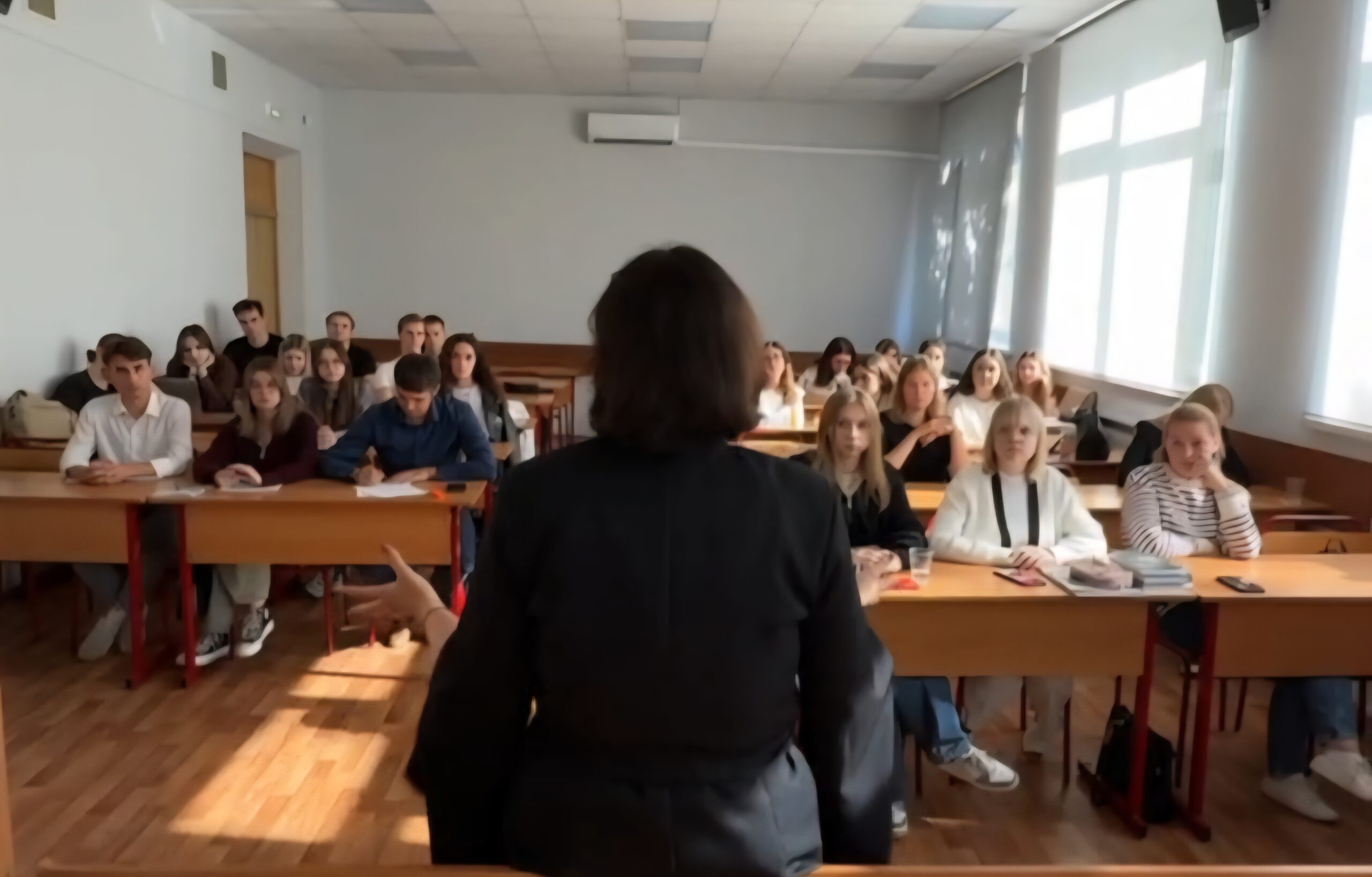 Александра Кудзагова, сопредседатель «ЗЕЛЁНЫХ», встретилась со студентами-юристами выпускного курса Института экономики управления и права Московского городского педагогического университета